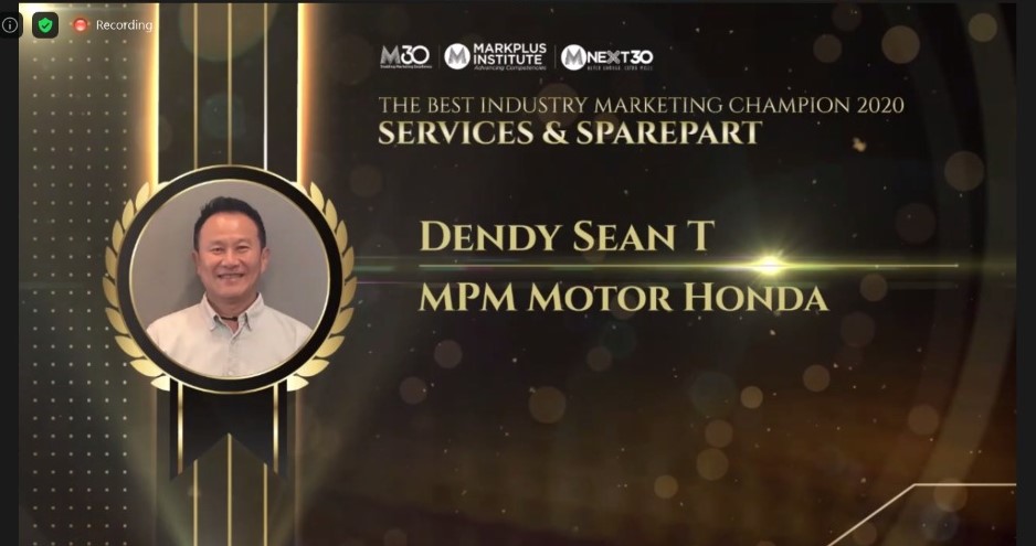 1600776608_Penghargaan Markplus untuk MPM Dendy Sean.jpeg